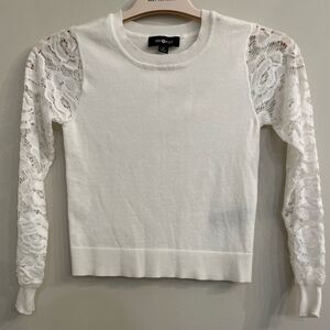 ☀️Amy Byer White Ribbed Crop Sweatshirt